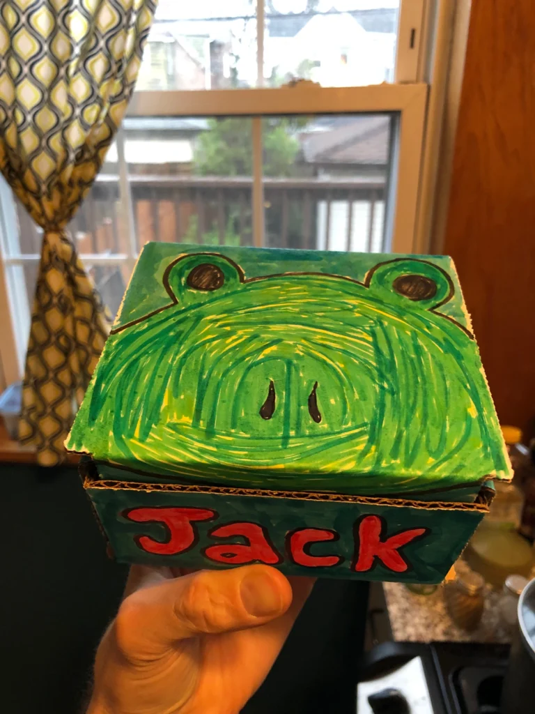 Green frog gift box